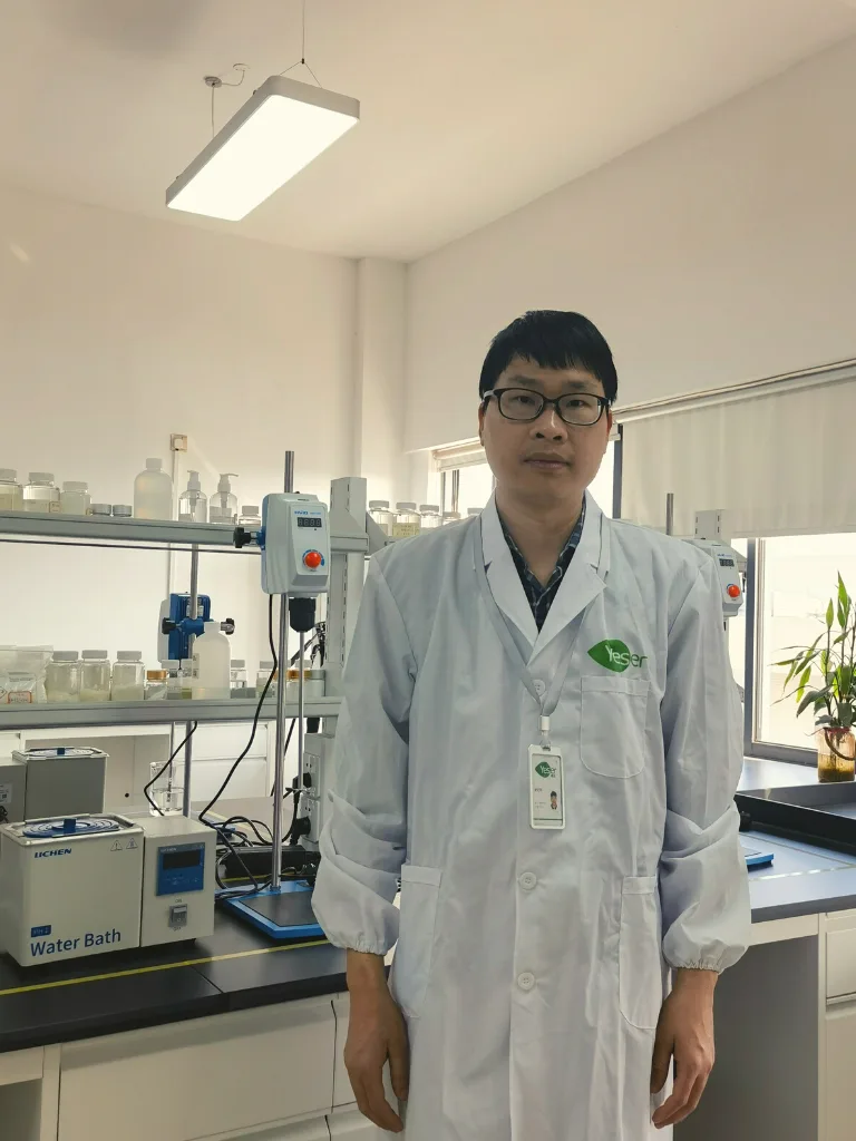 Jun Xie Personal Photo Shot in Yeser Chemicals' Lab